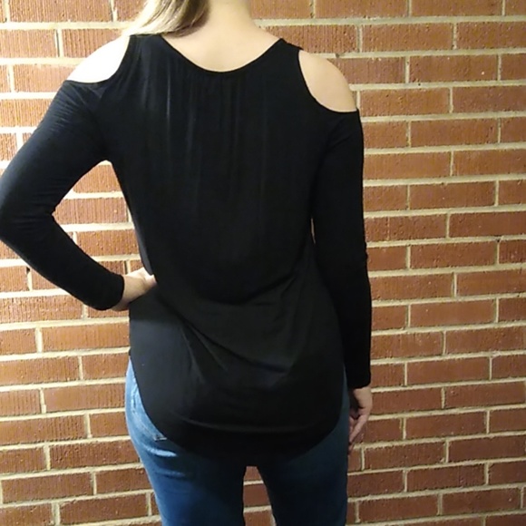 Old Navy black cold shoulder top - Picture 2 of 3